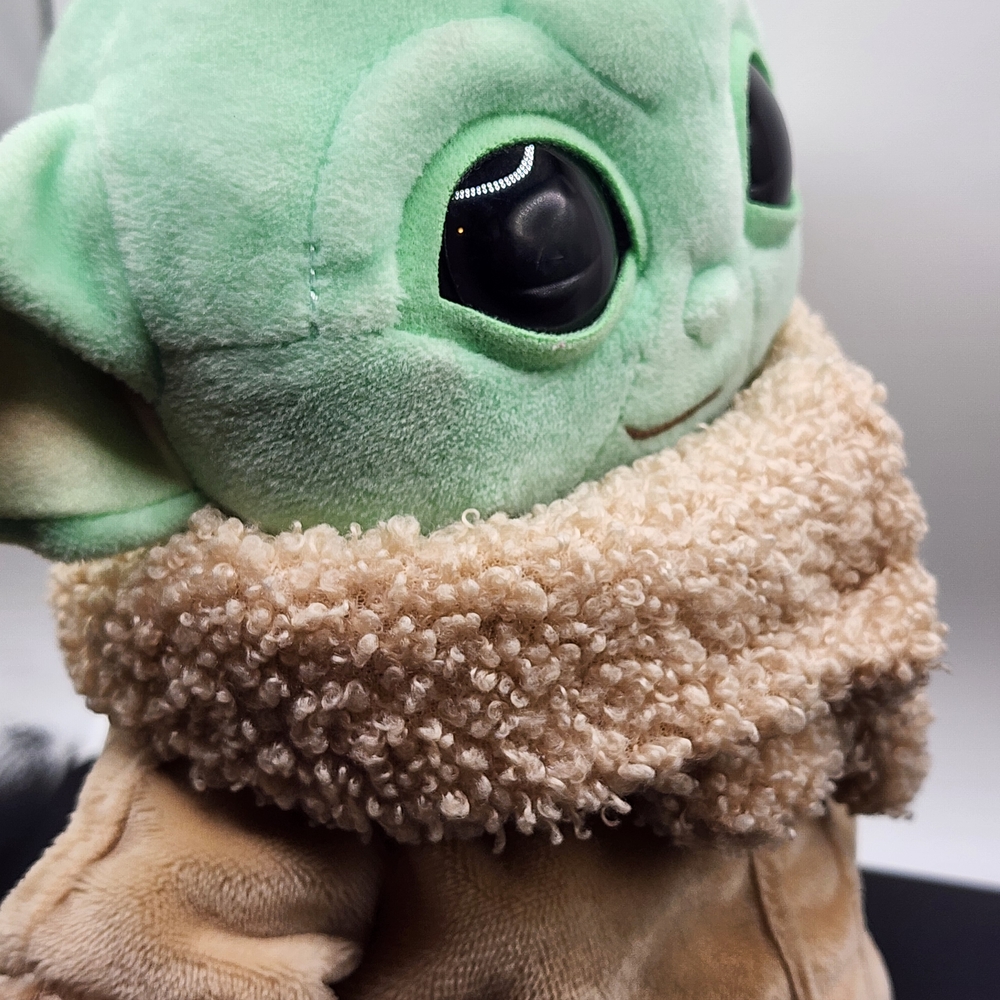 Disney Star Wars: The Mandalorian Yoda The Child 9 inch Plush. Soft And Clean! - Picture 5 of 6